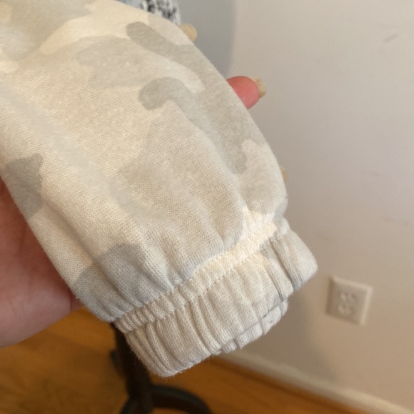 Hippie Rose Camo 1/4 Zip Crop Sweatshirt Size Small - Picture 4 of 6